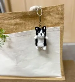 首おつまみコーギーちゃんのキーホルダー 黒白　あみぐるみ　犬　かぎ針編み