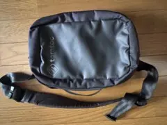 【美品】tomtoc スリングバッグ Mサイズ ブラック ショルダーバッグ