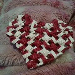 ハート型編み込み装飾品 赤白