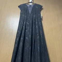 未使用品　黒のレースVネックロングドレス
