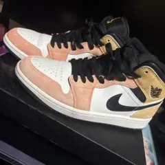 Nike Air Jordan 1 Midのサムネイル