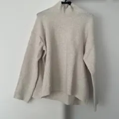 【ユニクロ】未使用に近い！スフレヤーンハイネックセーター　アイボリーXL