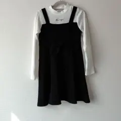 黒いリボン付きワンピース