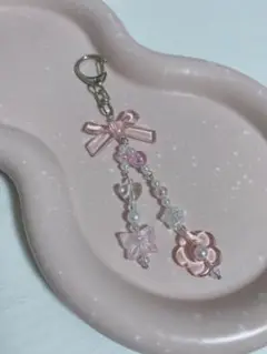 ハンドメイド　キーホルダーアクセサリーチャームストラップ　ピンク系