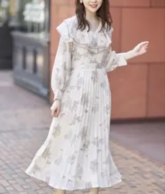 トッコクローゼット　ビックカラーニュアンスフラワープリント　プリーツ　ワンピース