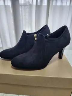 スエード ジッパー付きブーティ２４cm　ブラック