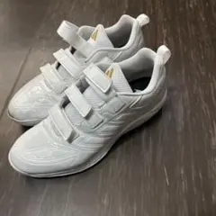 adidas ホワイト トレーニングシューズ