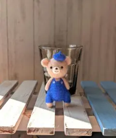 くまさん*ベレー帽*羊毛フェルト*ハンドメイド*ブローチ*オーバーオール*ブルー