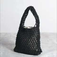 黒い編み込みトートバッグ