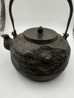 亀文堂　鉄瓶　高さ約22㎝/1734g 東Y8-0831☆1Fトニエト 亀文堂 鉄瓶 高さ約22㎝/1734g 東Y8-0831☆1Fトニエト - メルカリ