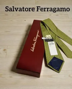 【新品・未使用】Salvatore Ferragamo フェラガモ　ネクタイ　緑