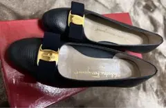 Salvatore Ferragamo 紺色 ネイビー　イタリア製