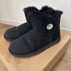 UGG ブラックムートンショートブーツ スワロフスキーボタン付き