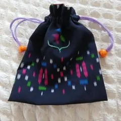 絣調 巾着袋 ブラック 幾何学模様　アイヌ刺繍入りのサムネイル
