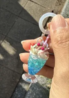 【ハンドメイド】ミニチュアパフェ風アンプレラマーカー⭐︎涼しげブルー　レジン