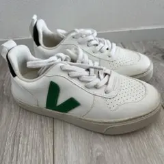 VEJA ホワイト グリーン スニーカー　キッズのサムネイル