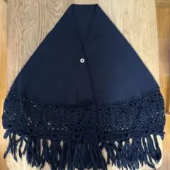 黒のフリンジ付きストール