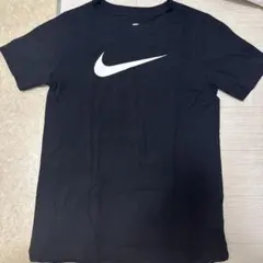 美品☆NIKE キッズ　ロゴ　Tシャツ　黒　130 140 Sのサムネイル