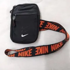 ナイキ スポーツウェア エッセンシャル BA5904-010 ブラック&オレンジ