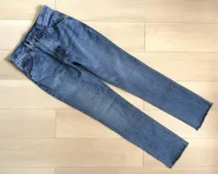 美品UNIQLOレギュラーフィットストレートハイライズジーンズ 23 カットオフ