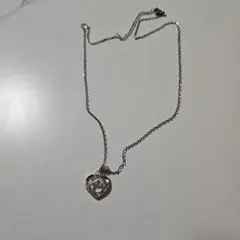 ハート型クリスタルネックレス