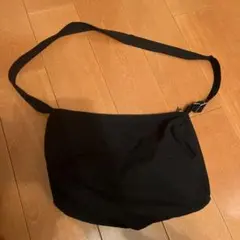 ブラック ショルダーバッグ　ノーブランド