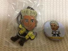ELLY首振りキーホルダーと缶バッジ