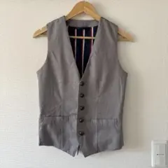 グレー ノースリーブ ベスト 5ボタン
