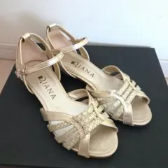 DIANA ゴールド ストラップサンダル　フラット　21.5cmのサムネイル
