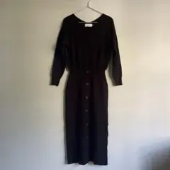 ニットワンピース　Ｉライン　美シルエット　シンプル　ブラック