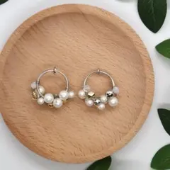 ハンドメイド　華やかパールとメタルビーズのフープイヤリング