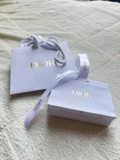 Dior ギフトボックス 小型 白　リップ入れ