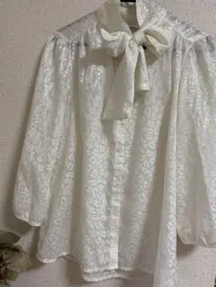 セール‼️Forever21 未使用　上品オフィス　光沢　大人　ボウタイブラウス❗️