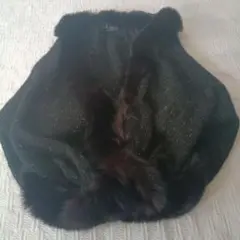 Janne ラメ入り黒、袖付きショール