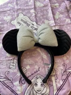 ディズニー　ミニー耳カチューシャ 銀色リボン