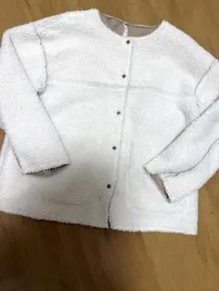 branshes ホワイト ボアジャケット ボタン付き 子供服 140サイズ