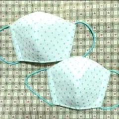 ハンドメイド、水色のドット柄の幼児用立体マスク、白、2個セット