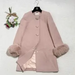 新品タグ付き　2017AW　デビュードフィオレ ファー衿付Ladyテーラードコート　36　アイボリー Debut de Fiore（ロングコート）のフリマアイテム一覧