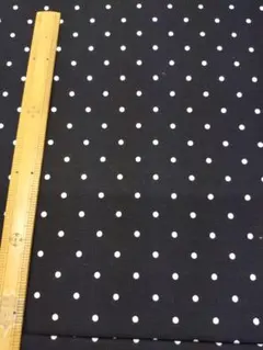 黒地に白の水玉模様生地幅110cm×175cm