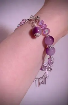 紫のビーズとシルバーの多層ブレスレット