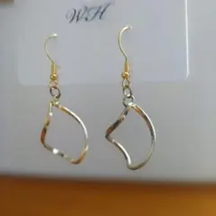 【新品未使用】流線型フープピアス ゴールド