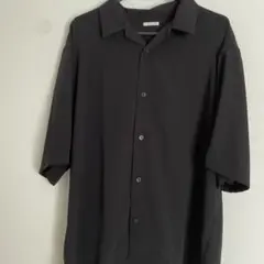 GU ブラック 半袖シャツ