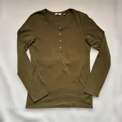 ★ユニクロ　ヘンリーネックTシャツのサムネイル