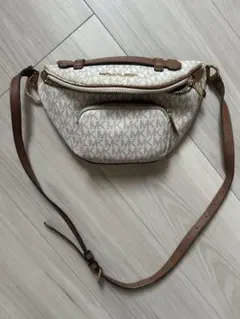 MICHAELKORSマイケルコース　ボディバッグ　シグネチャー　ウエストバッグ