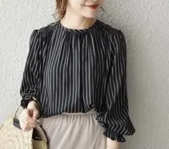 SHIPS　前後2WAY　ストライプカッセンギャザーブラウス　¥13,970のサムネイル