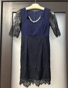 ネイビーと黒のレースドレス