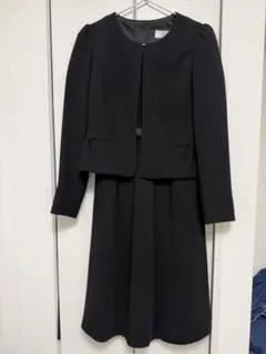 ブラックスーツ・ジャケットとドレスセット