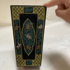 花器　黒と金の装飾　異国情緒