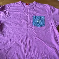 ピンク Tシャツ 青ポケット 王冠刺繍