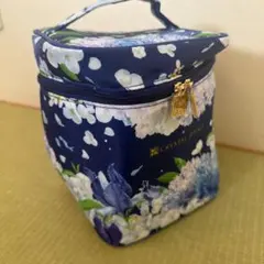 CRYSTAL JEMMYオリジナル　白青 花柄バニティポーチ